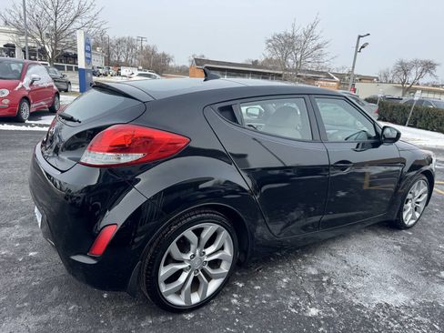 Used 2013 Hyundai Veloster w/ Style Pkg image 8
