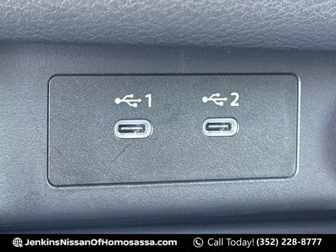 Certified 2025 Nissan Rogue SL FWD image 38