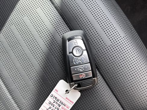 Used 2022 Ford Mustang Shelby GT500 w/ Technology Package image 28