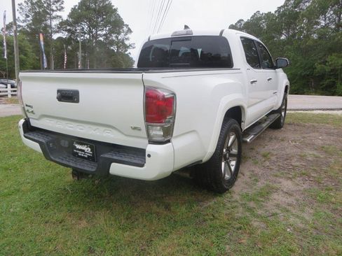 Used 2018 Toyota Tacoma Limited AWD/4WD image 6