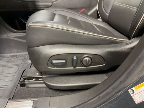 Used 2023 GMC Acadia Denali w/ Denali Ultimate Package image 12