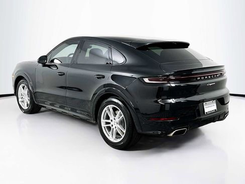 Certified 2025 Porsche Cayenne image 3