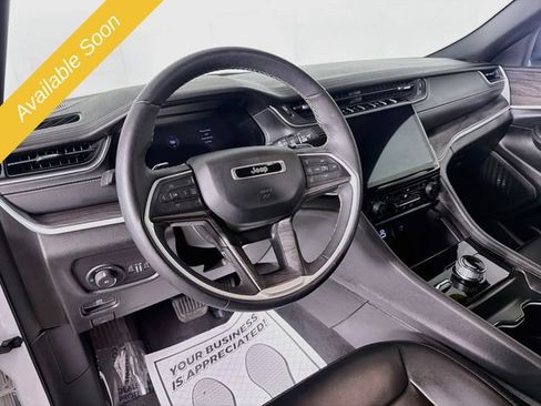 Used 2024 Jeep Grand Cherokee L Limited AWD/4WD image 9
