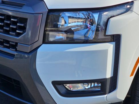 Used 2025 Nissan Frontier SV w/ SV Convenience Package image 30