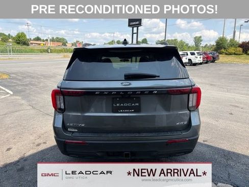 Used 2025 Ford Explorer Active AWD/4WD image 4