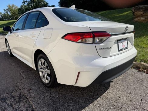 Certified 2025 Toyota Corolla LE FWD image 3
