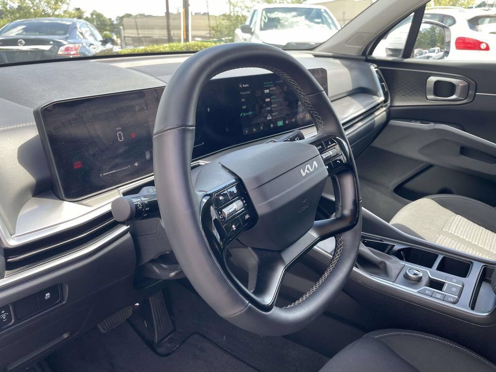 Used 2026 Kia Sorento LX FWD image 16