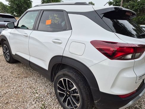 Used 2025 Chevrolet TrailBlazer LT AWD/4WD image 2