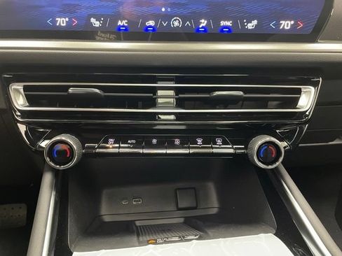 New 2026 Chevrolet Traverse LT w/ Sun and Wheel Package AWD/4WD image 6