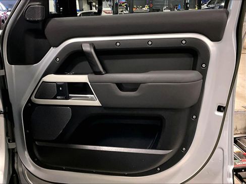 Used 2023 Land Rover Defender 110 SE image 12