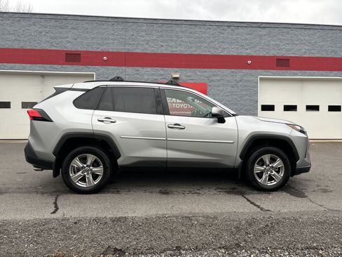 Used 2022 Toyota RAV4 XLE image 2