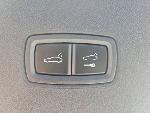 Used 2025 Porsche Cayenne image 18