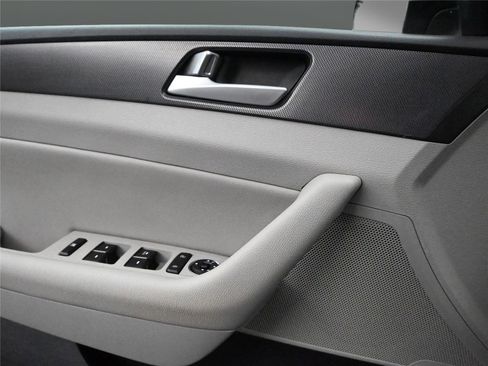 Used 2017 Hyundai Sonata Sport image 7