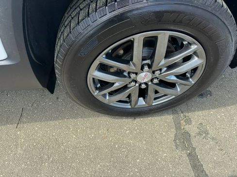 Used 2019 GMC Acadia SLT image 14