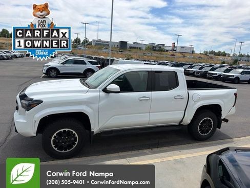 Used 2025 Toyota Tacoma SR5 AWD/4WD image 5