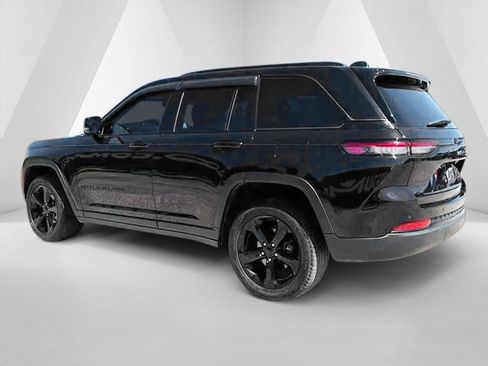 Used 2024 Jeep Grand Cherokee Limited w/ Black Appearance Package AWD/4WD image 5
