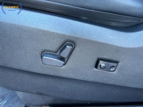 Used 2020 Dodge Grand Caravan SXT image 31