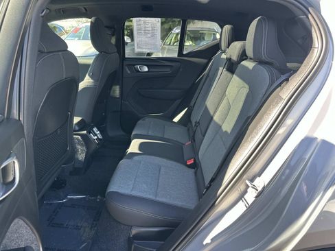 Certified 2025 Volvo XC40 B5 Core image 21