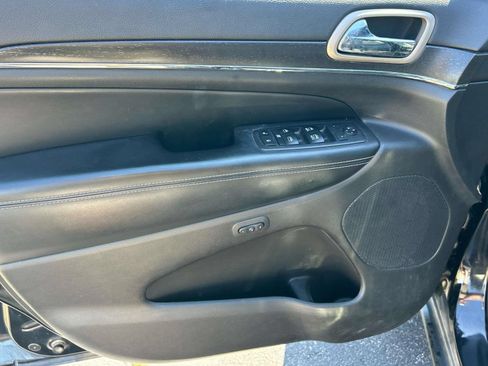 Used 2017 Jeep Grand Cherokee Limited AWD/4WD image 26