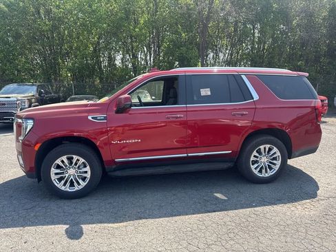 Used 2024 GMC Yukon SLT w/ SLT Premium Package image 4