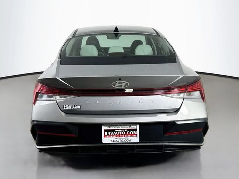 Used 2025 Hyundai Elantra Limited FWD image 6