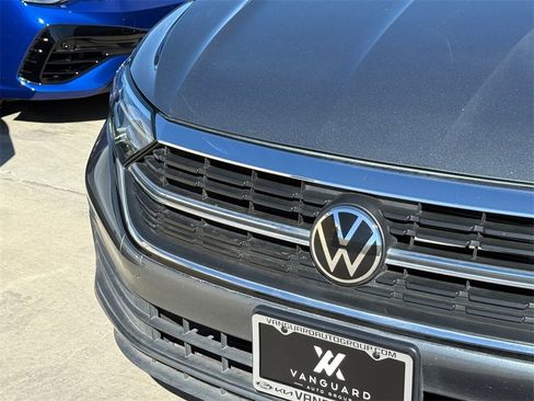 Used 2024 Volkswagen Jetta SE image 4