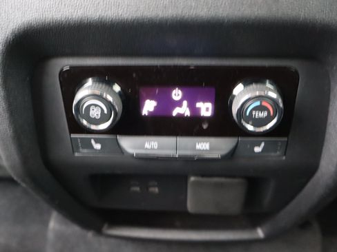 Used 2024 Chevrolet Traverse RS FWD image 12