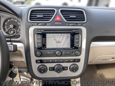 Used 2016 Volkswagen Eos Komfort image 18