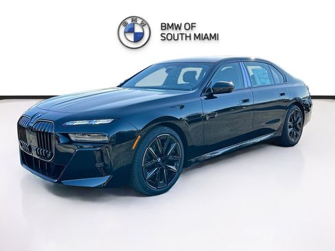 New 2026 BMW 760i xDrive w/ Executive Package image 3