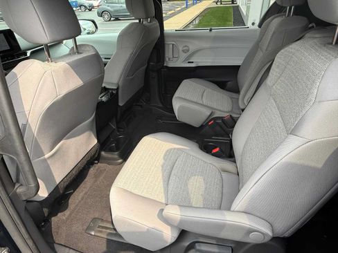Used 2026 Toyota Sienna LE AWD/4WD image 15