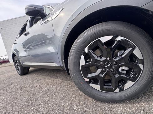New 2025 Kia Sorento S image 9