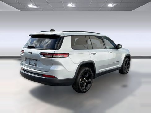 Used 2023 Jeep Grand Cherokee L Laredo RWD image 9