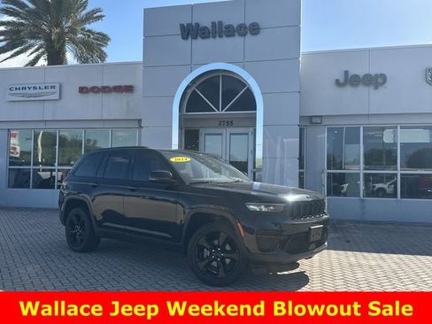 Used 2024 Jeep Grand Cherokee Altitude AWD/4WD image 1