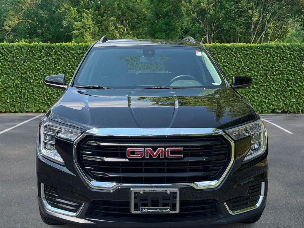 Used 2022 GMC Terrain SLE w/ Driver Convenience Package FWD image 9