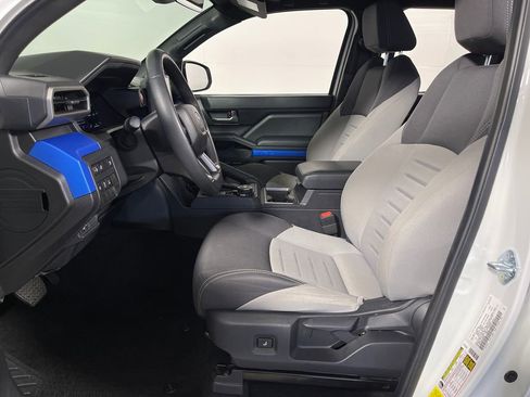 Certified 2025 Toyota Tacoma TRD Off-Road AWD/4WD image 12