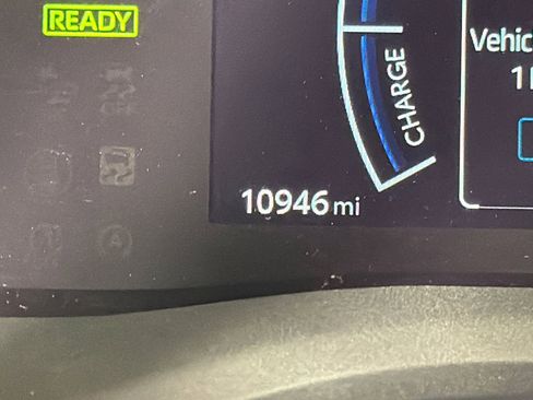 Used 2025 Toyota Camry SE w/ Convenience Package image 27