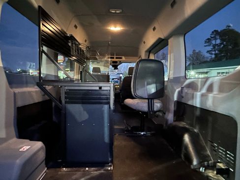 Used 2019 Ford Transit 150 XLT image 9