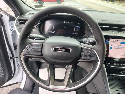 New 2026 Jeep Grand Cherokee Altitude image 37