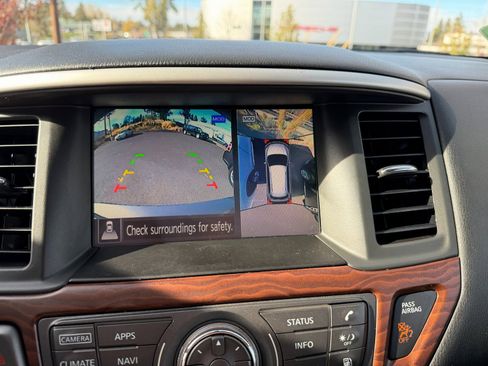 Used 2019 Nissan Pathfinder Platinum image 19