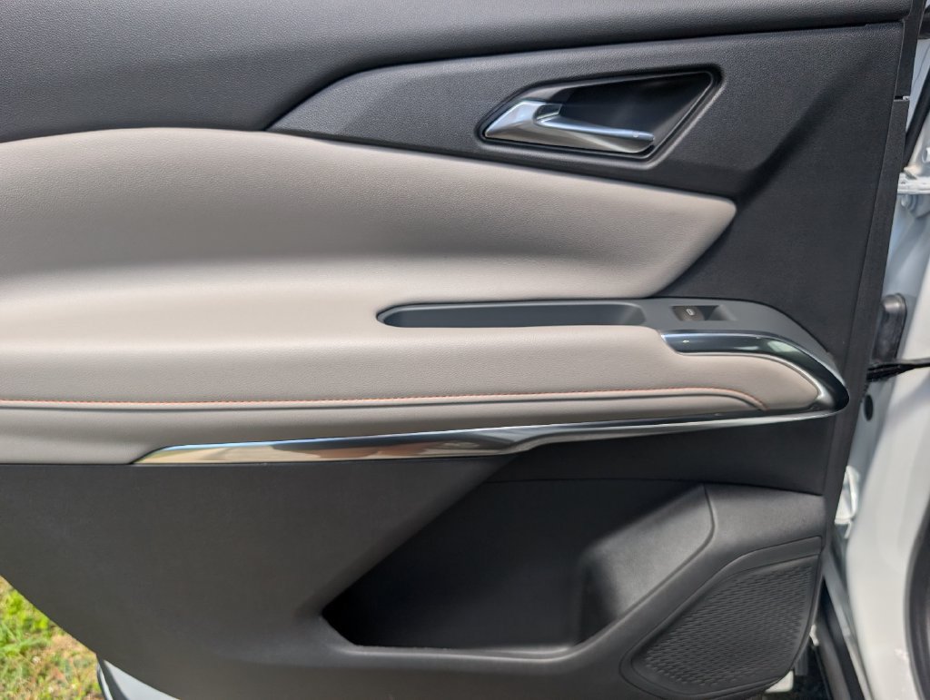New 2027 Chevrolet Traverse LT FWD image 33