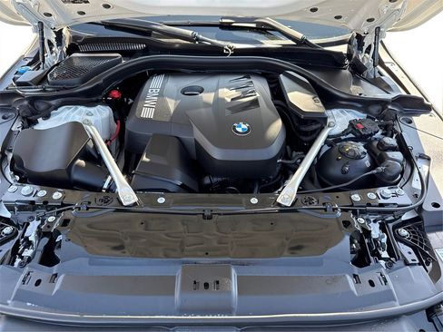 Used 2025 BMW 530i xDrive w/ Premium Package image 11