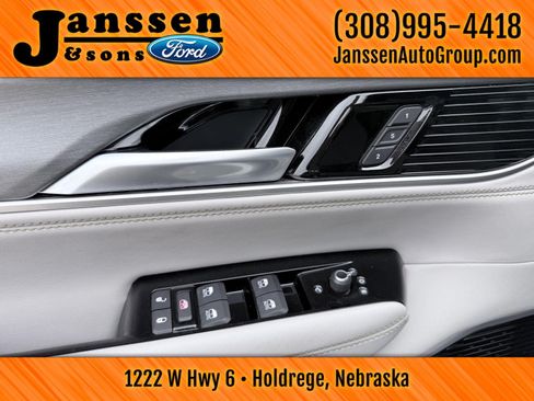 Used 2025 Jeep Wagoneer Series III w/ Premium Group I AWD/4WD image 18