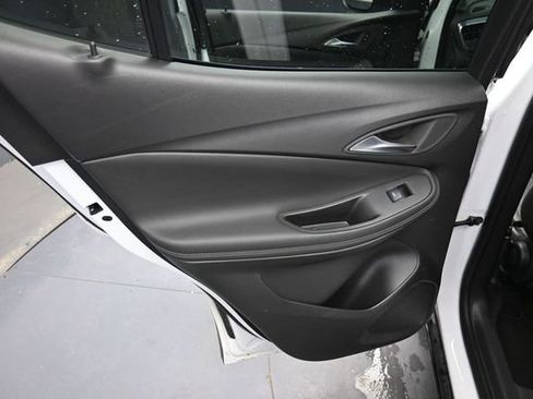 Used 2025 Buick Encore GX Preferred AWD/4WD image 13