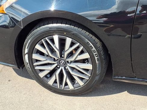 Used 2024 Nissan Altima 2.5 SV FWD image 27