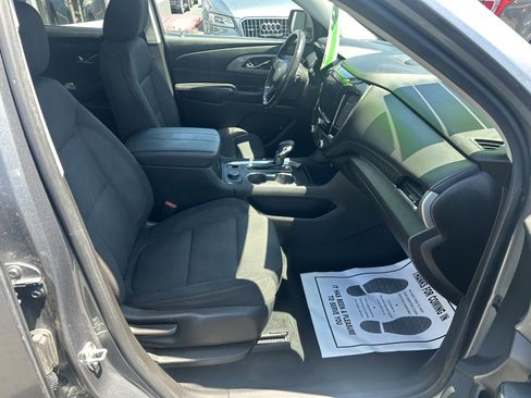 Used 2021 Chevrolet Traverse LT image 19