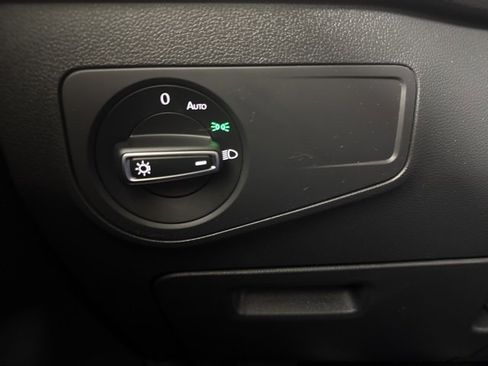 Certified 2021 Volkswagen Tiguan SE w/ Panoramic Sunroof Package image 19