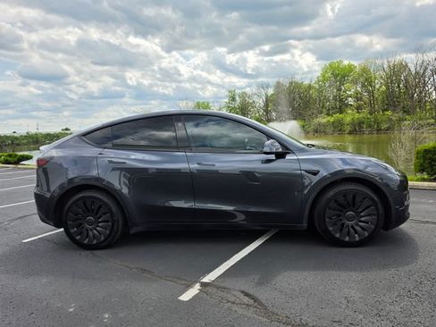 Used 2024 Tesla Model Y Long Range AWD/4WD image 6
