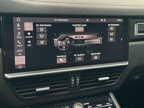 Used 2020 Porsche Cayenne Turbo AWD/4WD image 19