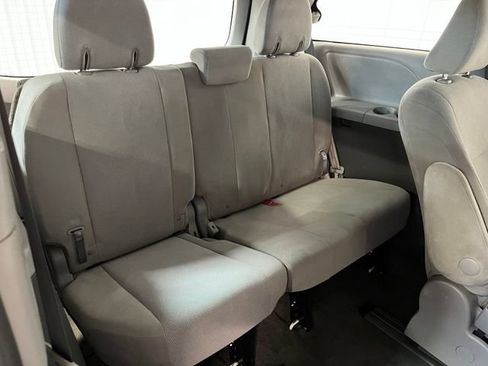 Used 2017 Toyota Sienna L FWD image 15