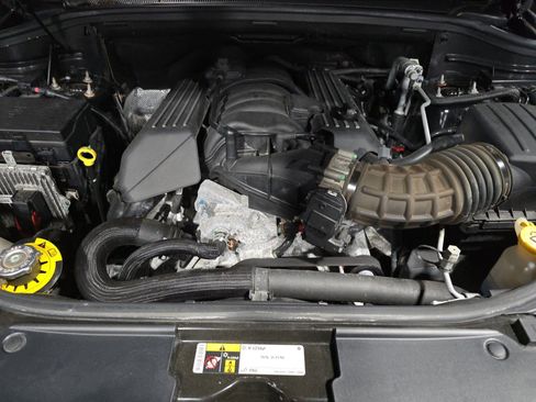 Used 2018 Jeep Grand Cherokee SRT AWD/4WD image 16